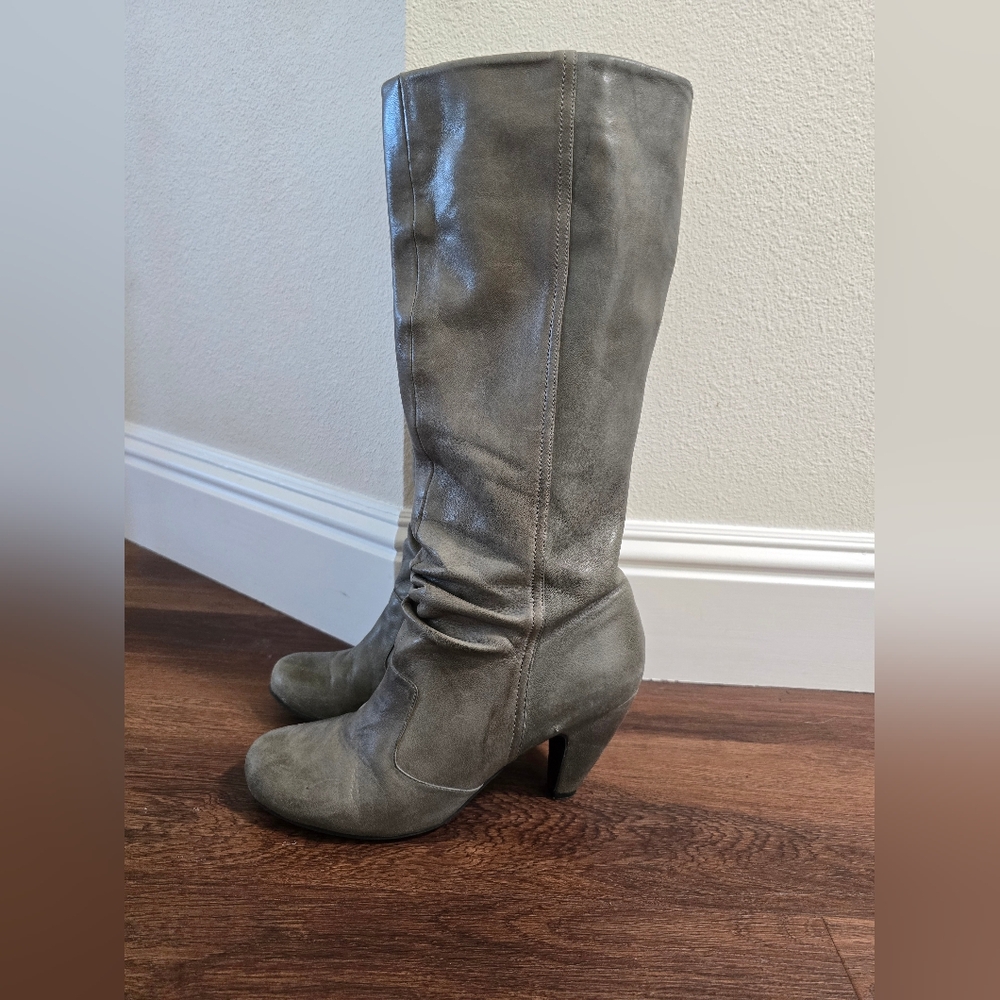 Miz Mooz Womens size 9 boots